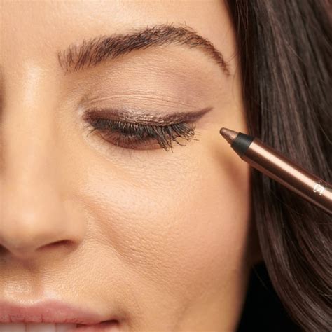 How To Apply Pencil Eyeliner For Beginners