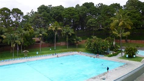 Las Piscinas Del Parque De Diversiones Mundo Petapa En Guatemala Abren