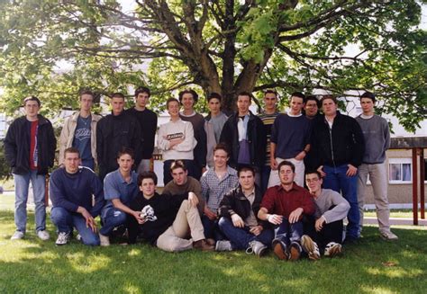 Photo de classe Terminal S1 de 2002 Lycée Charles De Coulomb Copains