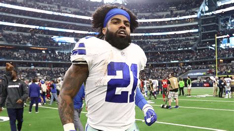 Ezekiel Elliott Cowboys Rbs Photo Has Fans Concerned About Weight