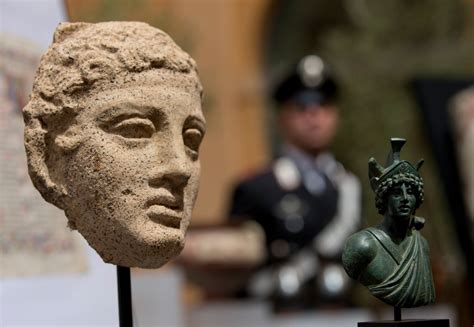 25 Looted Artifacts Return To Italy The New York Times