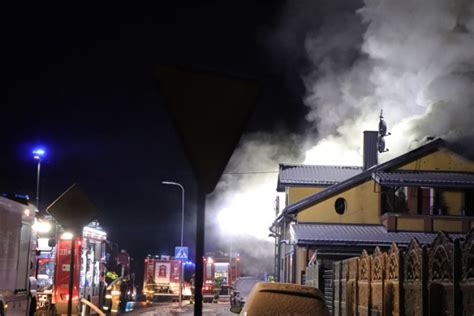 Groźny pożar w Sulejowie mieszkańcy budynku wielorodzinnego zostali