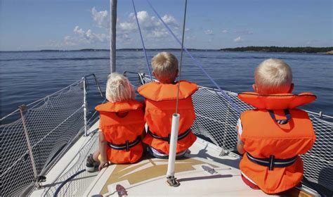 Tips for Keeping Your Baby Safe on a Boat | BoatTEST