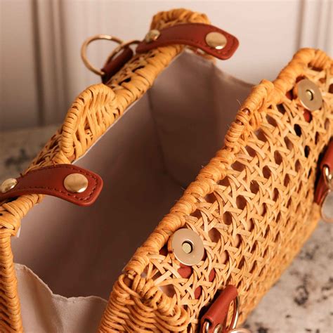 CLUTCH NUDE TRAMA ALÇA BAMBU FORMATO RETANGULAR Milene Jóias