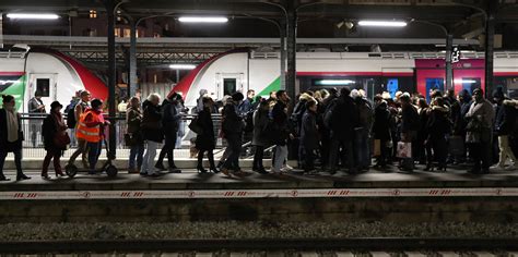 Gr Ves Le Trafic Toujours Tr S Perturb Vendredi La Sncf Et La Ratp