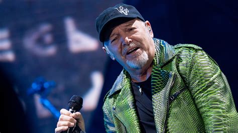 Vasco Rossi La Nuova Canzone Gli Sbagli Che Fai Con Dentro