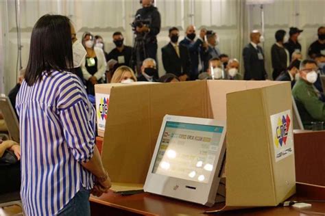 CNE presentó nuevas máquinas de votación para el 6D