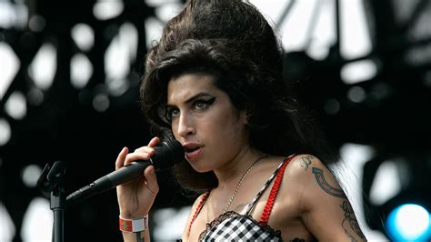 Amy winehouse eyeliner - mzaercoast