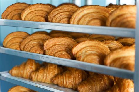 Premium Photo | Croissants in a bakery Cooking pastries in a pastry shop French crispy ...