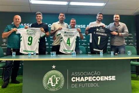 Chapecoense Apresenta Os Primeiros Refor Os Para Gabriel