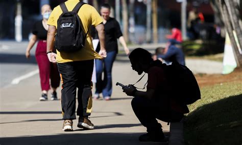 Cresce número de jovens que não estudam e não trabalham ES360