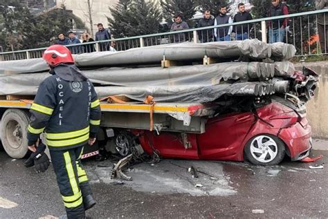 Kara yolunda feci kaza TIR a arkadan çarpıp yanan otomobilin sürücüsü