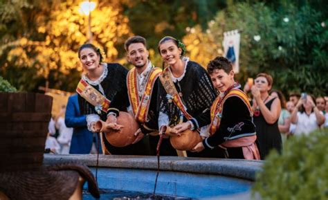 La Fuente Del Vino Una Obra De Arte Fiesta De La Vendimia De