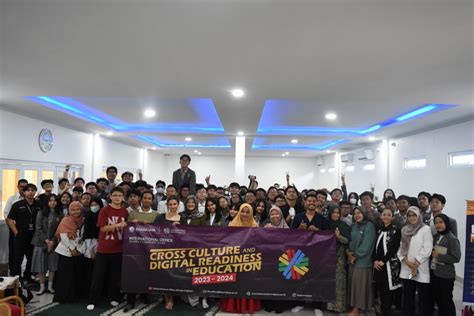 Bersama Mahasiswa Asing International Office DarmajayaSMA TMI