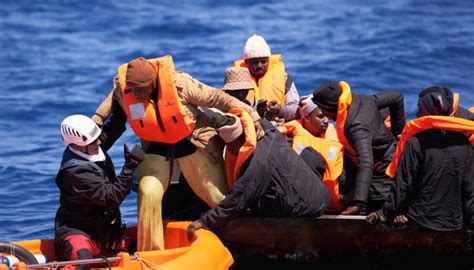 Migrantenansturm Auf Lampedusa Bringt Lager Ans Limit