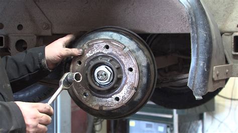 Inspecting And Adjusting A Knott Trailer Brake YouTube