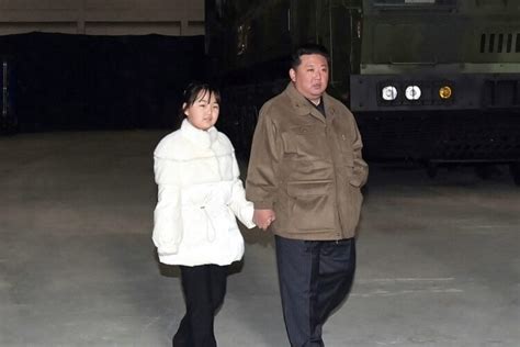 【写真】北朝鮮・金正恩総書記、「娘の写真」公開で勃発する妹・金与正氏の子供との権力闘争｜newsポストセブン Part 2