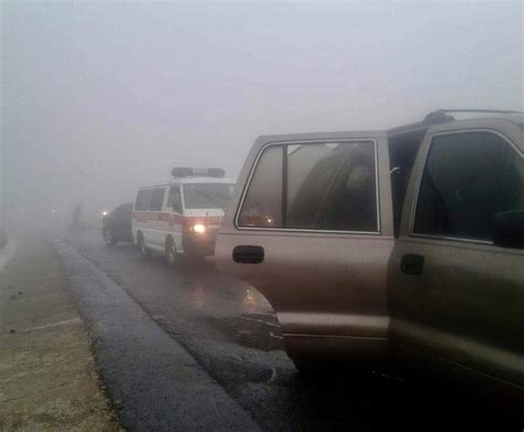 Veh Culos Derrapan Por Lluvia Y Neblina En La Ruta Interamericana