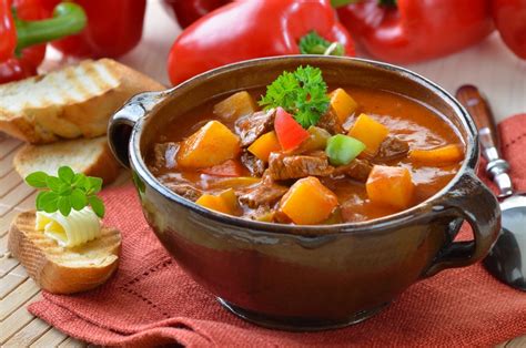 Gulasch Ungherese L Idea Per Preparare E Cucinare La Ricetta Gulasch