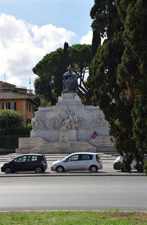 Monumento A Giuseppe Mazzini Monumento Mazzini La Patria En Roma Italia