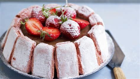 Charlotte légère aux fruits rouges rapide découvrez les recettes de