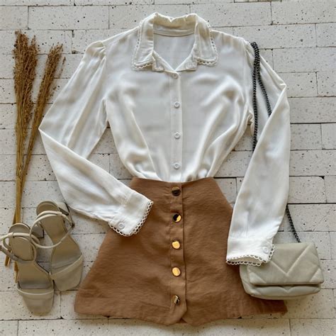 SHORT SAIA BOTÕES DOURADO LUXO NUDE Dondoca Moda Feminina