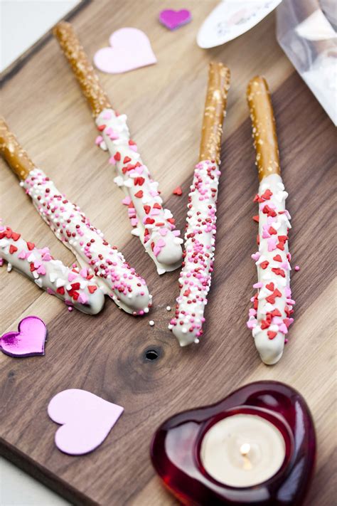 VALENTINE'S DAY CHOCOLATE DIPPED PRETZEL STICKS - JMS ENTERTAINING