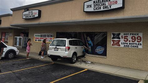 Car Crashes Into Elmhurst Liquor Store Abc7 Chicago