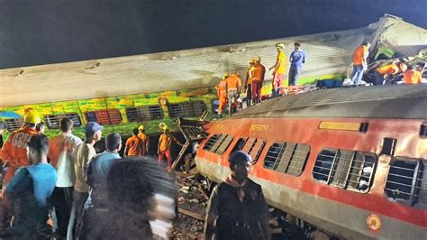 Coromandel Express Accident तस्वीरों में देखें ट्रेन हादसे का खौफनाक