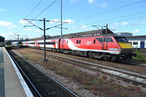 Lner Class 91 91125 Doncaster Lner Class 91 91025 At Don Flickr