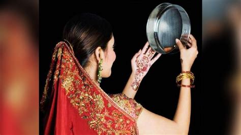 Karwa Chauth 2022 Check Date Shubh Mahurat Rituals And Other