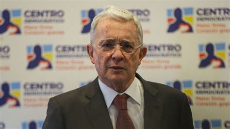 Uribe arremete contra reforma laboral de Petro es un obstáculo