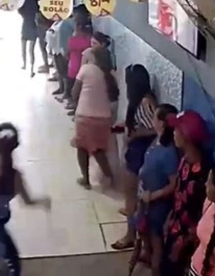 VÍDEO MOSTRA MOMENTO EM QUE CRIMINOSOS INVADEM CASA LOTÉRICA E LEVAM R