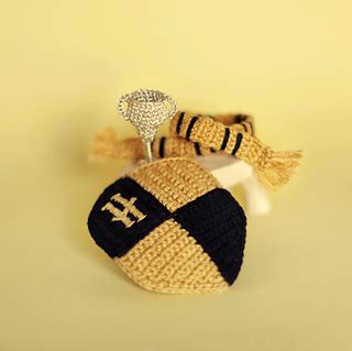 Ravelry: Badger Hufflepuff mascot pattern by Angelina Taranina