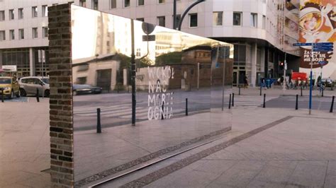 One Way Mirror Wall Commemorates Warsaw Ghetto Uprising Anniversary