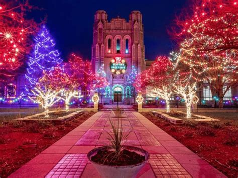 Visit The Michigan City That Turns Into An Enchanting Christmas ...