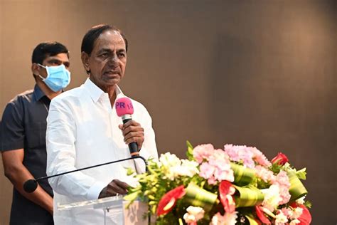 CM KCR Says Not One Vote From Weavers Should Go To BJP After 5 Percent