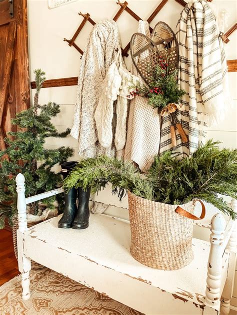 Cozy Christmas Entryway Decor Ideas