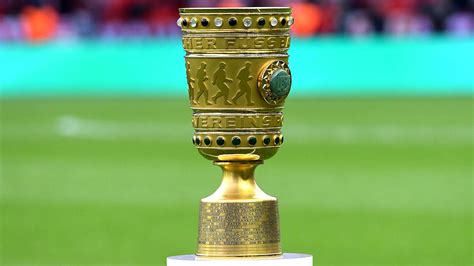 Achtelfinale des DFB Pokals BVB RB Leipzig und FC Bayern im Losglück