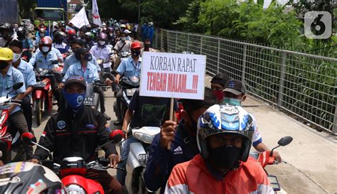 FOTO Ratusan Buruh Di Tangerang Konvoi Tolak Omnibus Law Foto