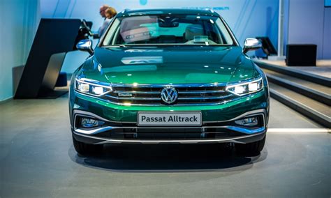 Neuer VW Passat R Line GTE Alltrack 2019 Erste Sitzprobe In Den