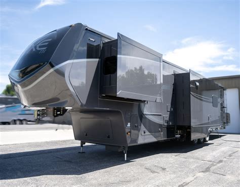 Luxe Toy Hauler Fb Luxe Th Wheel Luxury Rv Life