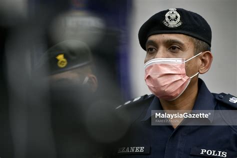 Dua Polis Peras Ugut Peniaga Sarang Burung Dicekup