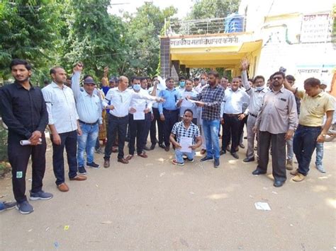 Lecturer Protested At Karauli College Gate Submitted Memorandum Of Sdm