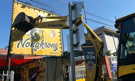 DBKL Sapu Bersih Struktur Binaan Haram Peniaga Di Tasik Titiwangsa