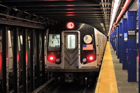 Mta New York City Subway Kawasaki R L Train Around The Horn Flickr