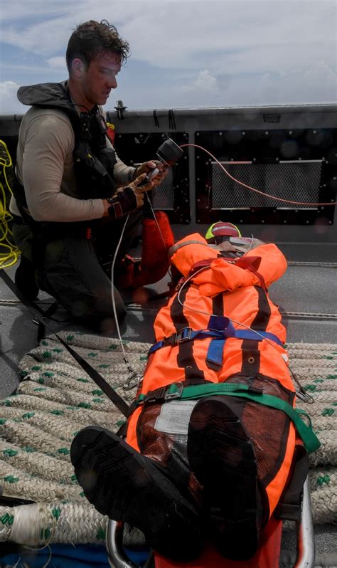 Sailors On Guam Hold Joint Search And Rescue Exercise With U S Coast