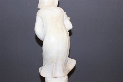 Proantic Sculpture En Alb Tre Repr Sentant Une Jeune Femme Aux Rose