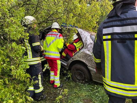 Fw Mh Schwerer Verkehrsunfall Auf Der Autobahn Eine Person