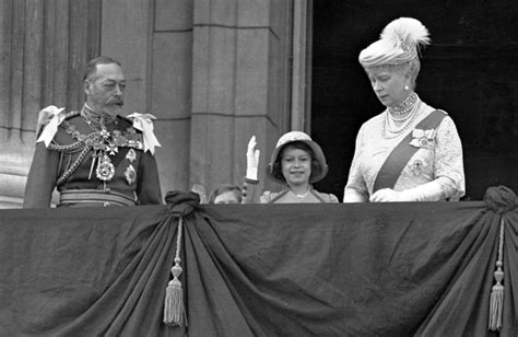 Balcony moment tells Queen Elizabeth’s story - The Columbian